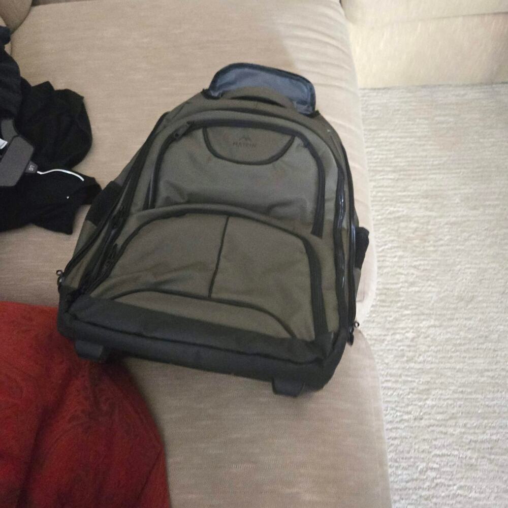 AN AWESOME ROLLING BAG